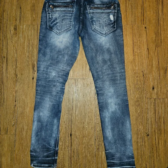 Men's Rock Revival Jeans - Picture 3 of 5